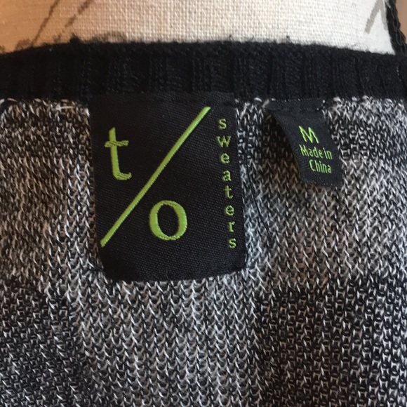 Aztec design sweater. - Picture 4 of 6